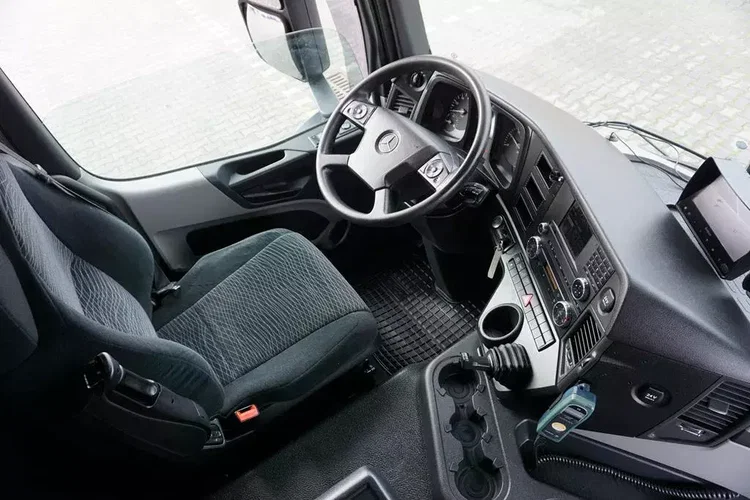 Mercedes ANTOS / 2535 / EURO 6 / CHŁODNIA + WINDA / 23 PALETY / OŚ SKRĘTNA zdjęcie 12