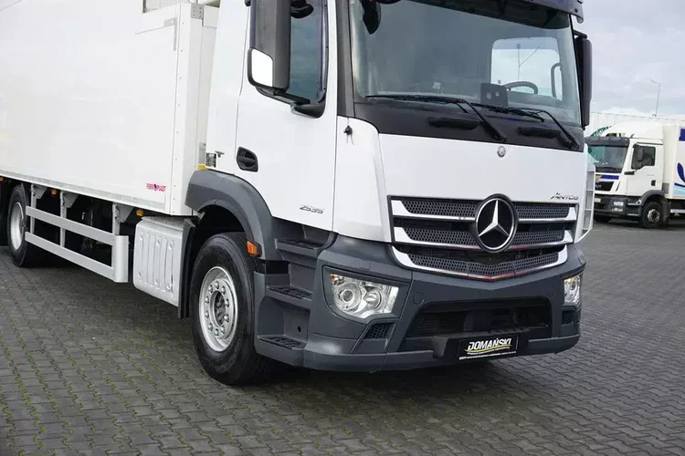 Mercedes ANTOS / 2535 / EURO 6 / CHŁODNIA + WINDA / 23 PALETY / OŚ SKRĘTNA zdjęcie 19