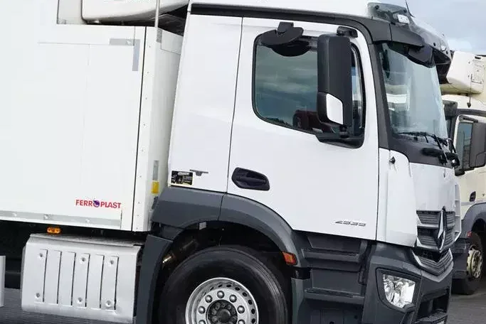 Mercedes ANTOS / 2535 / EURO 6 / CHŁODNIA + WINDA / 23 PALETY / OŚ SKRĘTNA zdjęcie 27
