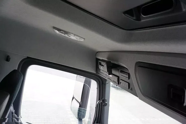 Mercedes ANTOS / 2535 / EURO 6 / CHŁODNIA + WINDA / 23 PALETY / OŚ SKRĘTNA zdjęcie 39