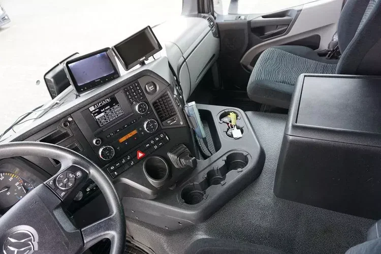 Mercedes ANTOS / 2535 / EURO 6 / CHŁODNIA + WINDA / 23 PALETY / OŚ SKRĘTNA zdjęcie 9