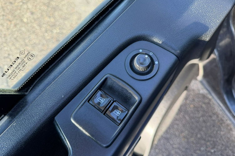 Opel Vivaro Klimatyzacja, Ele szyby, Nawigacja, PDC, Kamera cofania, 2 kpl. opon zdjęcie 13