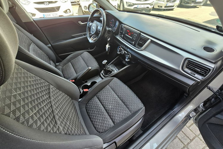 Kia Rio model 2018, grzana kierownica i fotele, asystent pasa, radar zdjęcie 24