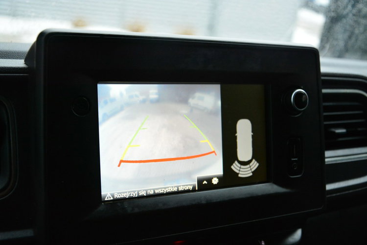 Renault Master sredniak L2H2 3 osobowy lift pełna opcja zdjęcie 10