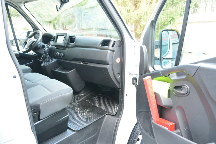 Renault Master sredniak L2H2 3 osobowy lift pełna opcja zdjęcie 8