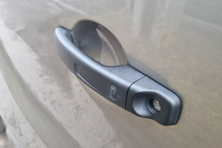 Opel Vivaro Super zadbany 1 wł. / Klimatronik / Kamera / Grzane fotele / Keyless zdjęcie 21