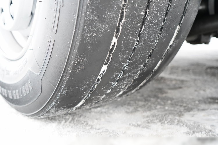 Volvo FH 500 / SOLÓWKA / 6X2 / KLIMA POSTOJOWA  / WINDA DHOLLANDIA / OŚ PODNOSZONA / SKRĘTNA / MOCNA PODŁOGA zdjęcie 17