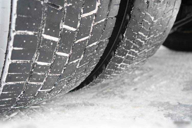 Volvo FH 500 / SOLÓWKA / 6X2 / KLIMA POSTOJOWA  / WINDA DHOLLANDIA / OŚ PODNOSZONA / SKRĘTNA / MOCNA PODŁOGA zdjęcie 19