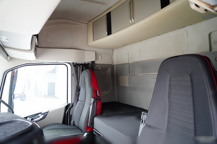 Volvo FH 500 / SOLÓWKA / 6X2 / KLIMA POSTOJOWA  / WINDA DHOLLANDIA / OŚ PODNOSZONA / SKRĘTNA / MOCNA PODŁOGA zdjęcie 35