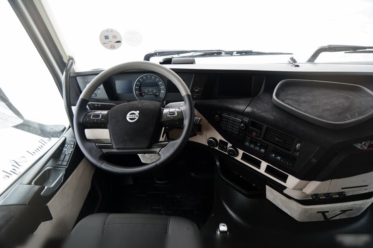 Volvo FH 500 / SOLÓWKA / 6X2 / KLIMA POSTOJOWA  / WINDA DHOLLANDIA / OŚ PODNOSZONA / SKRĘTNA / MOCNA PODŁOGA zdjęcie 39