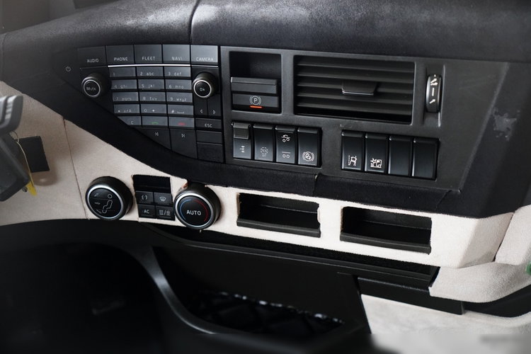 Volvo FH 500 / SOLÓWKA / 6X2 / KLIMA POSTOJOWA  / WINDA DHOLLANDIA / OŚ PODNOSZONA / SKRĘTNA / MOCNA PODŁOGA zdjęcie 40