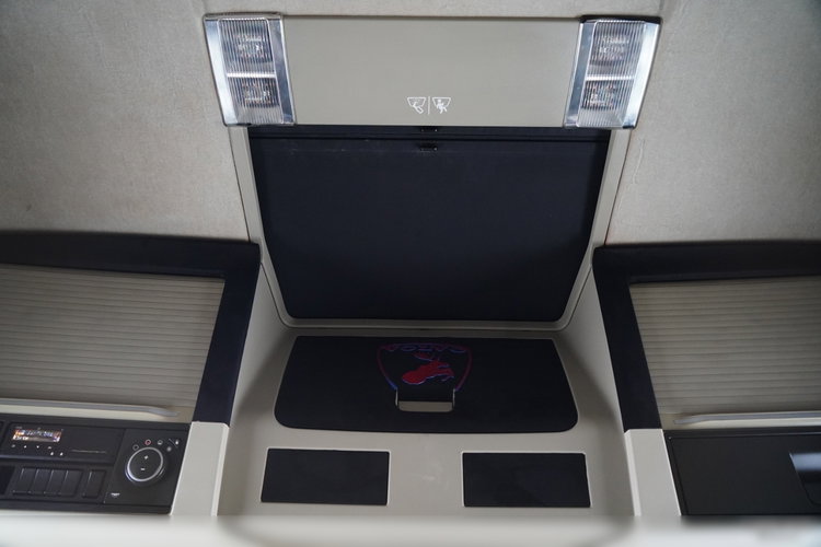 Volvo FH 500 / SOLÓWKA / 6X2 / KLIMA POSTOJOWA  / WINDA DHOLLANDIA / OŚ PODNOSZONA / SKRĘTNA / MOCNA PODŁOGA zdjęcie 44