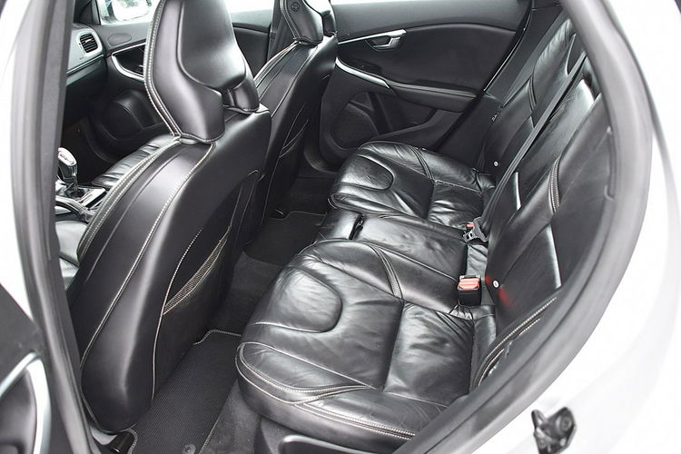 Volvo V40 1.6D2 115Km R-Design Skóra Led Navi XENON Kamera Panorama Gwarancja zdjęcie 10