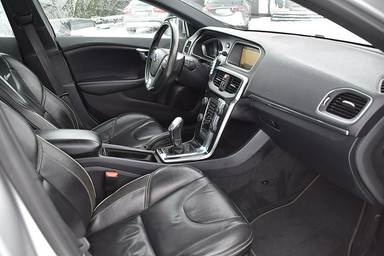 Volvo V40 1.6D2 115Km R-Design Skóra Led Navi XENON Kamera Panorama Gwarancja zdjęcie 12