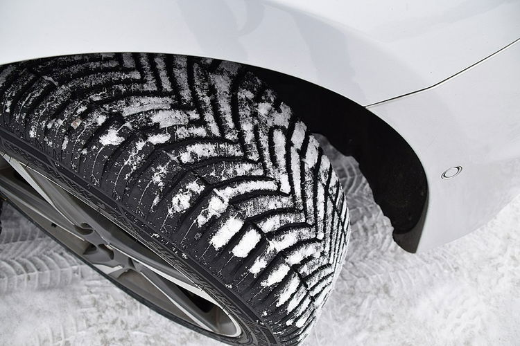 Volvo V40 1.6D2 115Km R-Design Skóra Led Navi XENON Kamera Panorama Gwarancja zdjęcie 16