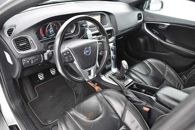 Volvo V40 1.6D2 115Km R-Design Skóra Led Navi XENON Kamera Panorama Gwarancja zdjęcie 5