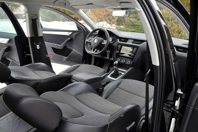 Skoda Octavia 2.0TDI(150KM) Radar ACC Navi Skóry Reling El.Klapa Parktr. Alu16"ASO zdjęcie 23