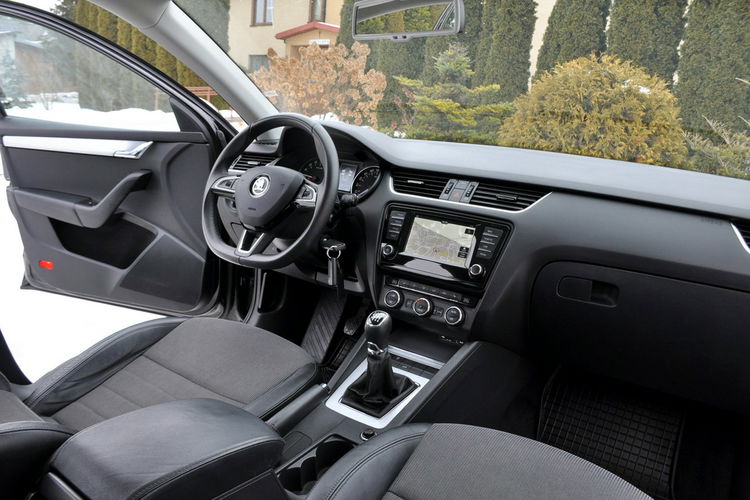 Skoda Octavia 2.0TDI(150KM) Radar ACC Navi Skóry Reling El.Klapa Parktr. Alu16"ASO zdjęcie 24