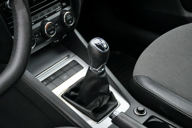 Skoda Octavia 2.0TDI(150KM) Radar ACC Navi Skóry Reling El.Klapa Parktr. Alu16"ASO zdjęcie 34
