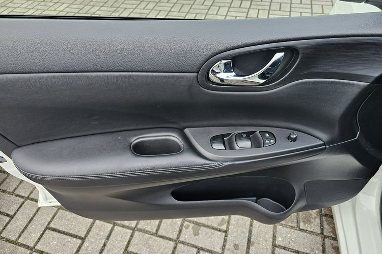 Nissan Pulsar Biała perła, radar , xenon, grzane fotele,ostrzeganie przed wypadkiem zdjęcie 19