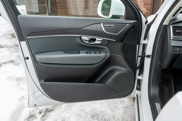 Volvo XC 90 T6 Momentum / 2.0 320KM AWD / 7-osobowy / Kamera / Panorama / Blis FV zdjęcie 40