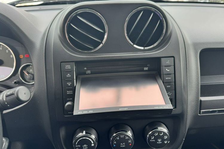 Jeep Compass 2.0 benz 156KM Wersja 70TH Skóry Podgrz fotele Szyberdach Duże radio zdjęcie 13