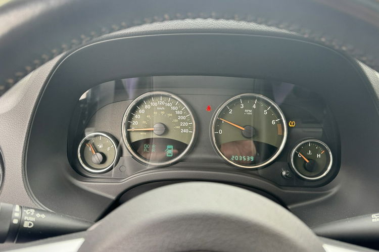 Jeep Compass 2.0 benz 156KM Wersja 70TH Skóry Podgrz fotele Szyberdach Duże radio zdjęcie 14