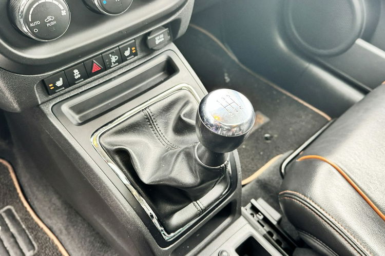 Jeep Compass 2.0 benz 156KM Wersja 70TH Skóry Podgrz fotele Szyberdach Duże radio zdjęcie 19