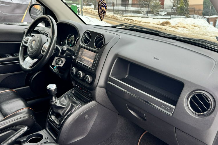 Jeep Compass 2.0 benz 156KM Wersja 70TH Skóry Podgrz fotele Szyberdach Duże radio zdjęcie 28