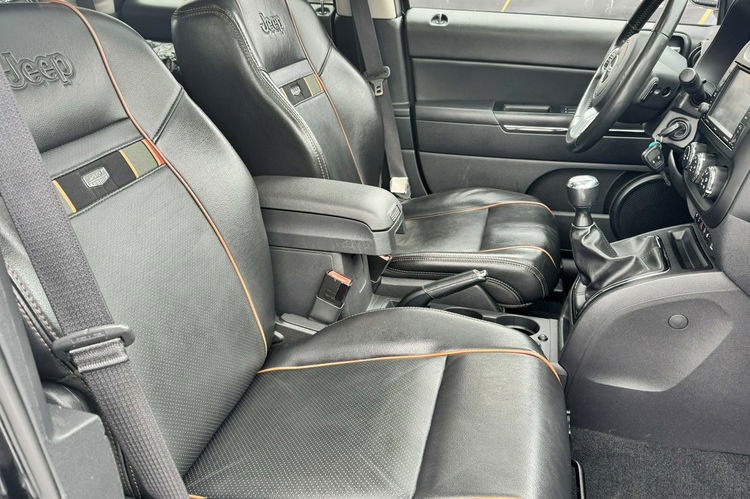 Jeep Compass 2.0 benz 156KM Wersja 70TH Skóry Podgrz fotele Szyberdach Duże radio zdjęcie 9