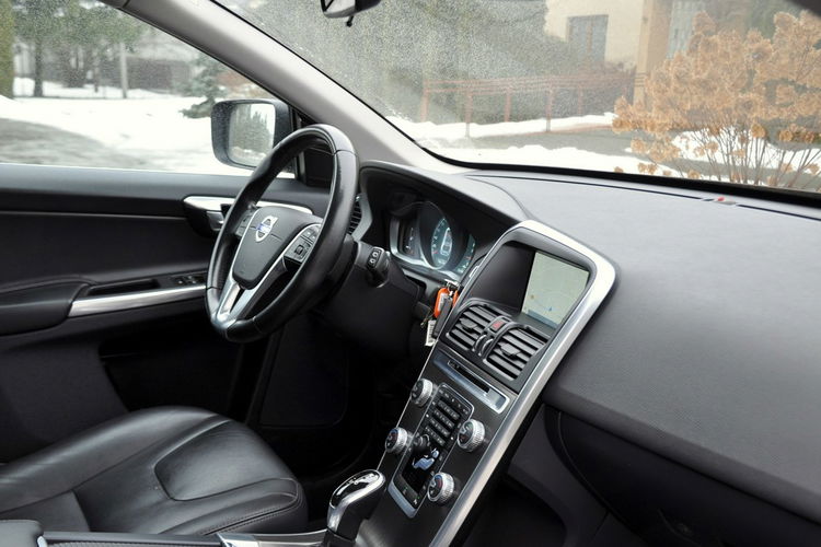 Volvo XC 60 2.0d(181KM) Lift Xenon Led Navi Panorama Skóry Vitrual I Wł Alu17"ASO zdjęcie 18