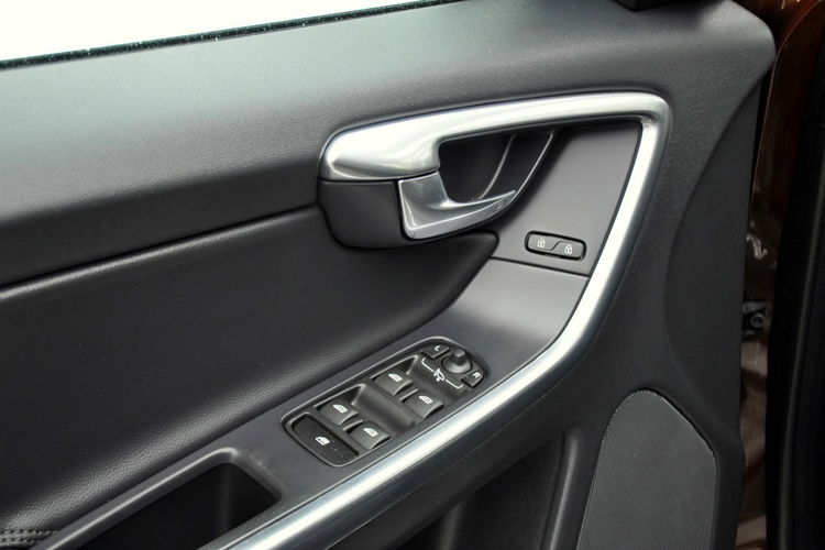 Volvo XC 60 2.0d(181KM) Lift Xenon Led Navi Panorama Skóry Vitrual I Wł Alu17"ASO zdjęcie 37