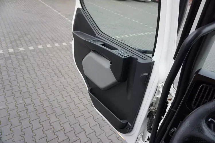 Renault D 280 / ACC / E 6 / BURTOWY + WINDA / ŁAD. 9953 KG / PEŁNY ADR zdjęcie 40