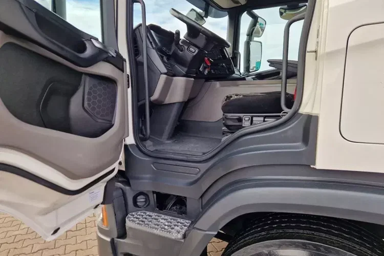 Scania P410A4X2NB Przód Na Poduszce zdjęcie 13