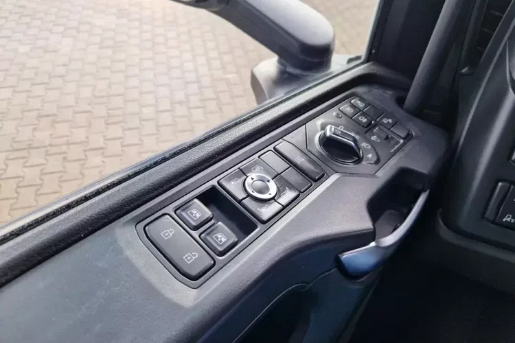 Scania P410A4X2NB Przód Na Poduszce zdjęcie 14