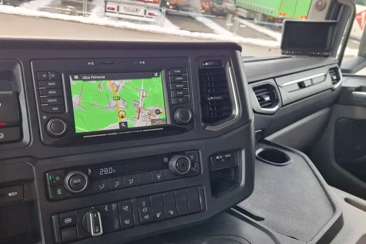 Scania P410A4X2NB Przód Na Poduszce zdjęcie 18