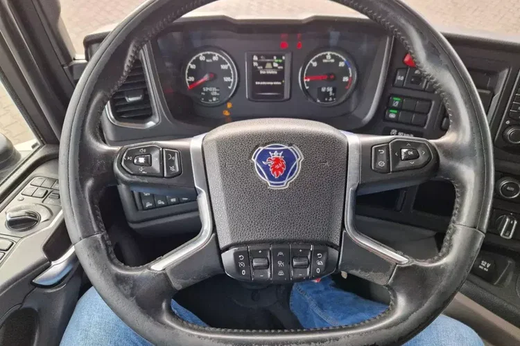 Scania P410A4X2NB Przód Na Poduszce zdjęcie 23