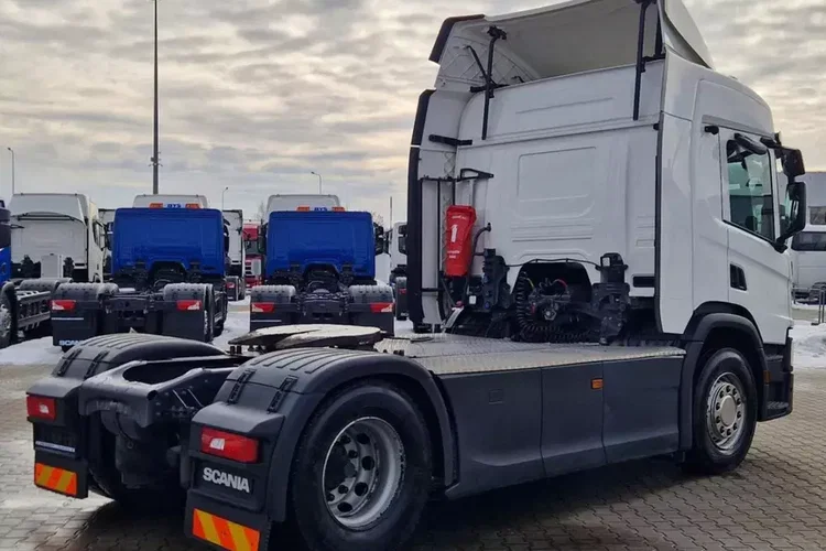 Scania P410A4X2NB Przód Na Poduszce zdjęcie 3