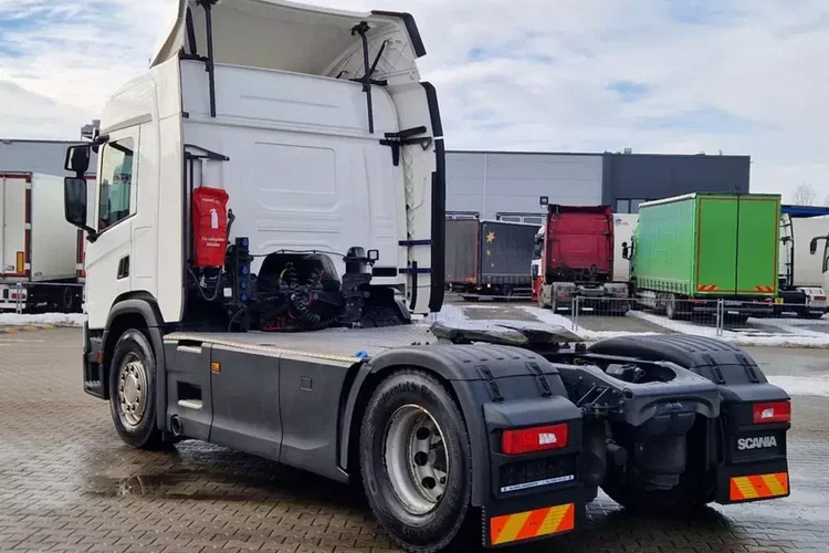 Scania P410A4X2NB Przód Na Poduszce zdjęcie 4