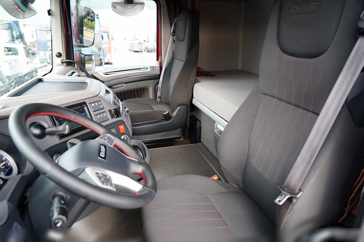 DAF XF 530 / HYDRAULIKA / KLIMA POSTOJOWA / SUPER SPACE CAB / CAŁA NA PODUSZKACH / TV / ALUFELGI zdjęcie 26