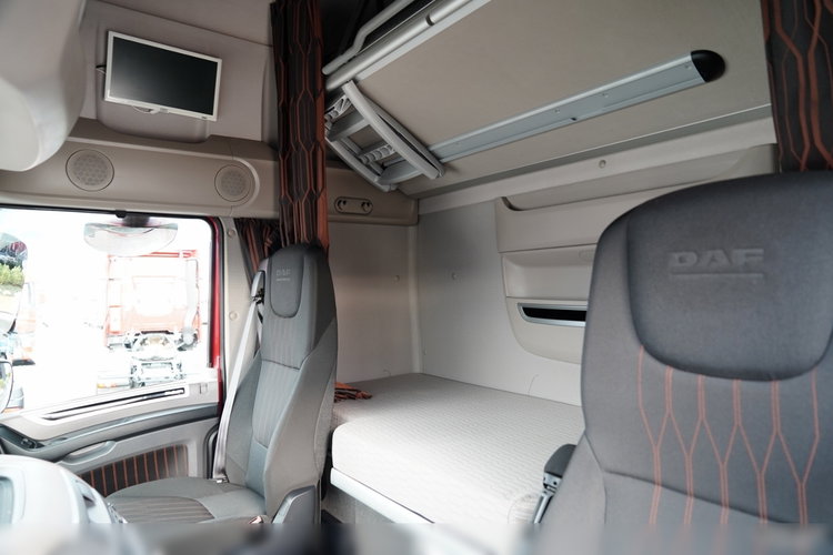 DAF XF 530 / HYDRAULIKA / KLIMA POSTOJOWA / SUPER SPACE CAB / CAŁA NA PODUSZKACH / TV / ALUFELGI zdjęcie 27