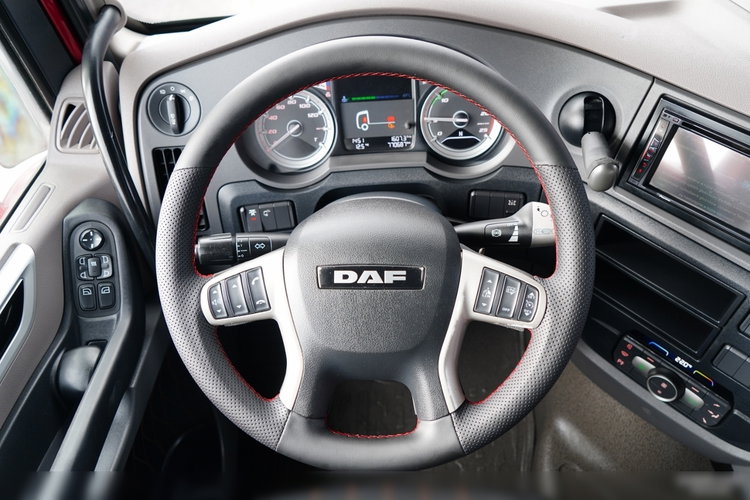 DAF XF 530 / HYDRAULIKA / KLIMA POSTOJOWA / SUPER SPACE CAB / CAŁA NA PODUSZKACH / TV / ALUFELGI zdjęcie 30