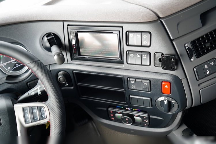 DAF XF 530 / HYDRAULIKA / KLIMA POSTOJOWA / SUPER SPACE CAB / CAŁA NA PODUSZKACH / TV / ALUFELGI zdjęcie 32