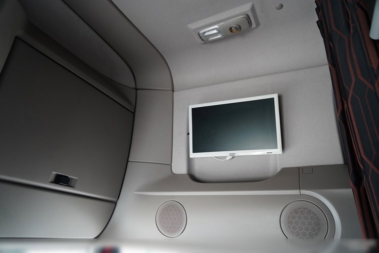 DAF XF 530 / HYDRAULIKA / KLIMA POSTOJOWA / SUPER SPACE CAB / CAŁA NA PODUSZKACH / TV / ALUFELGI zdjęcie 38