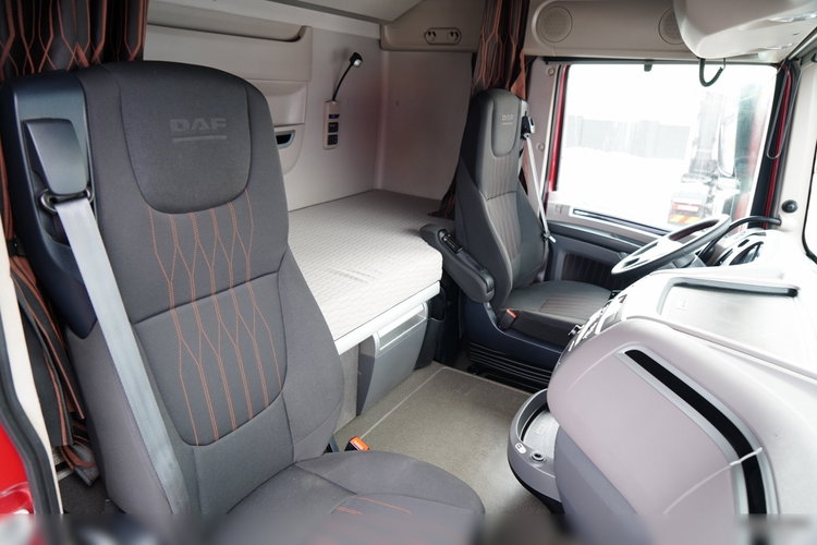 DAF XF 530 / HYDRAULIKA / KLIMA POSTOJOWA / SUPER SPACE CAB / CAŁA NA PODUSZKACH / TV / ALUFELGI zdjęcie 39