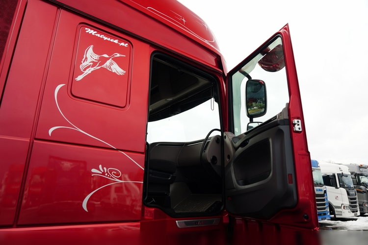 DAF XF 530 / HYDRAULIKA / KLIMA POSTOJOWA / SUPER SPACE CAB / CAŁA NA PODUSZKACH / TV / ALUFELGI zdjęcie 40