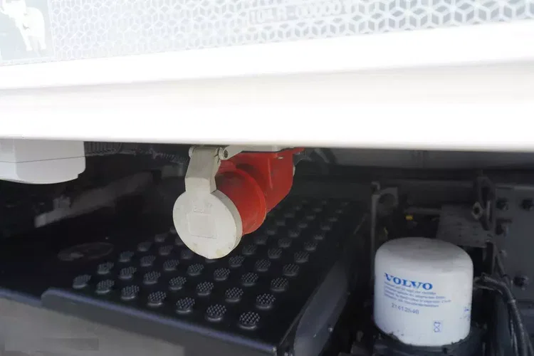 Volvo FH 500 6x2 E6 / Chłodnia Schmitz 19 EPAL / Thermoking T-1000R zdjęcie 12