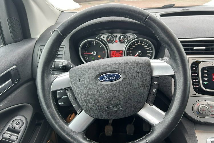 Ford Kuga zdjęcie 12