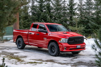  1500 5.7 V8 Hemi Quad Cab / Tradesman 2017 / 4x4 TorqueFlite Import USA FV