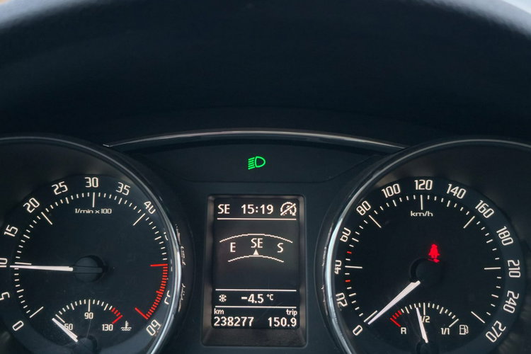 Superb Skoda Superb 2.0 TDI DSG Comfort zdjęcie 27